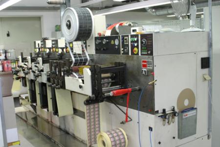 Etiquette Flexo NILPETER F240